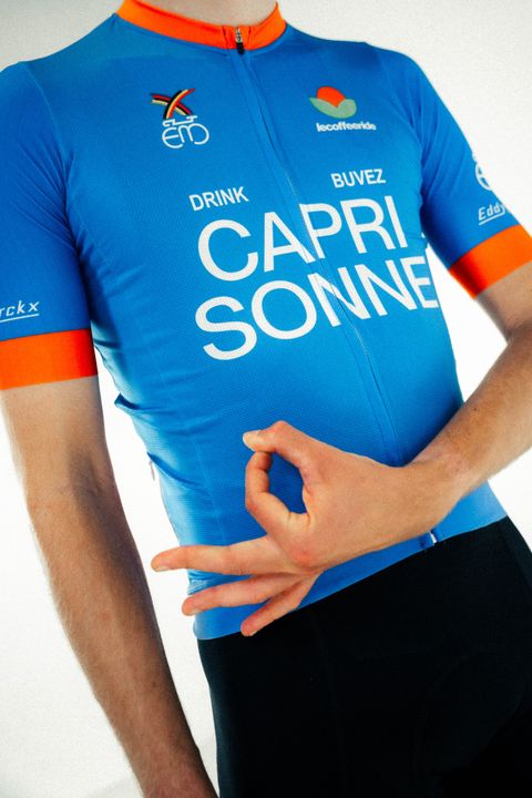 Completa il tuo equipaggiamento con la maglia abbinata