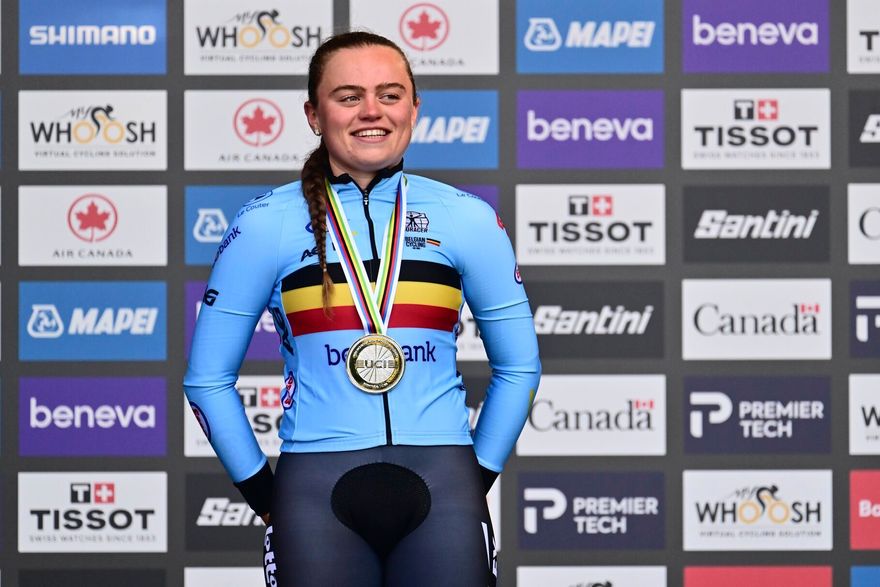 MONTREAL, CANADA - SEPTEMBER 22 :  silver medal Decruyenaere Yana (BEL) pictured during the podium ceremony of the Women Junior Individual Time Trial of the 2026 UCI Road World Championships 93th edition an UCI World Championships cycling race of 10.7 km with start in Montreal and finish in Montreal on September 22, 2026 in Montreal, Canada, 22/09/2026 ( Photo by Peter De Voecht / Photonews