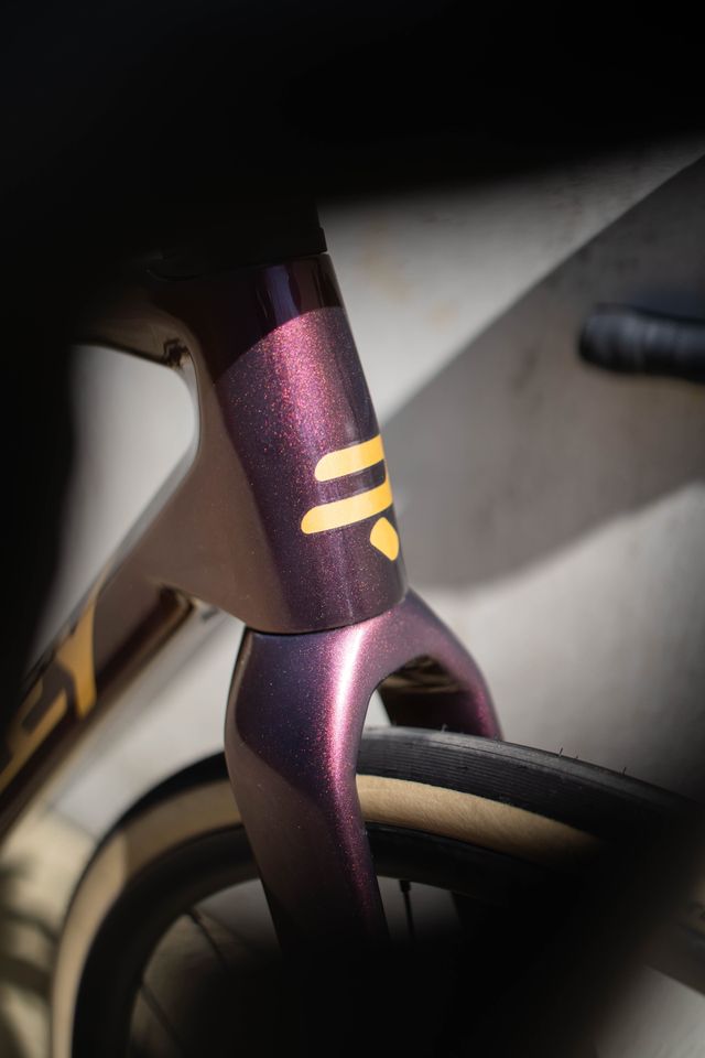 The maximum tire clearance of the Grifn is 40 millimetres in a 1x setup and 38 millimetres with a 2x setup.