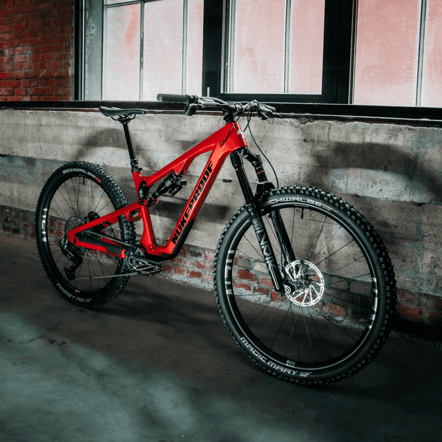Advanced Carbon Frame Construction and Adaptability