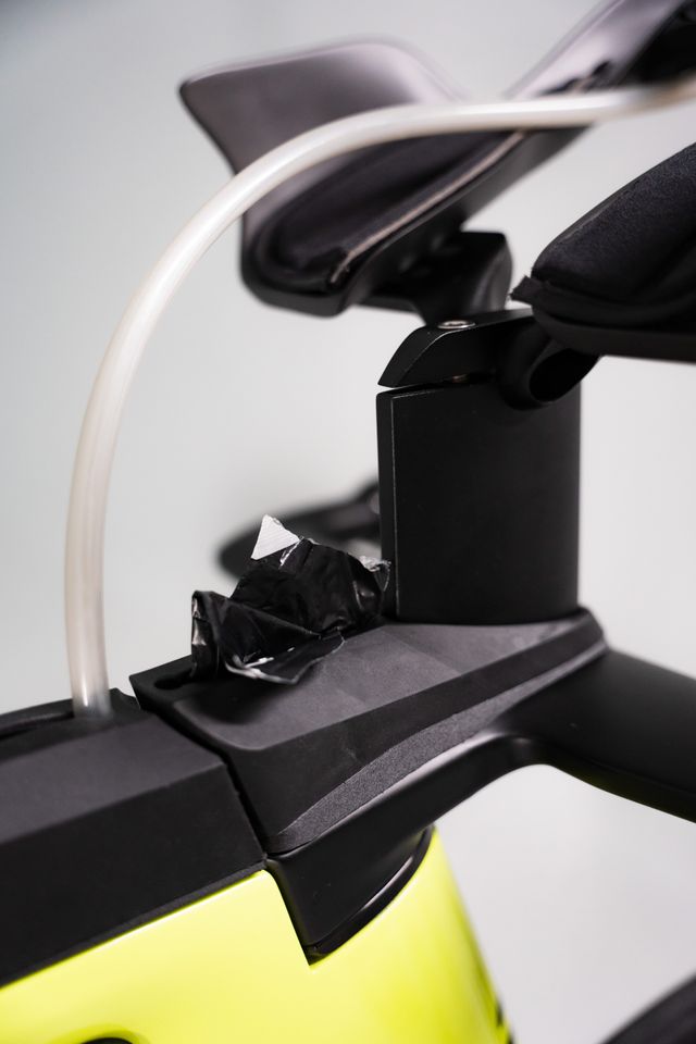 Internally integrated hydration system