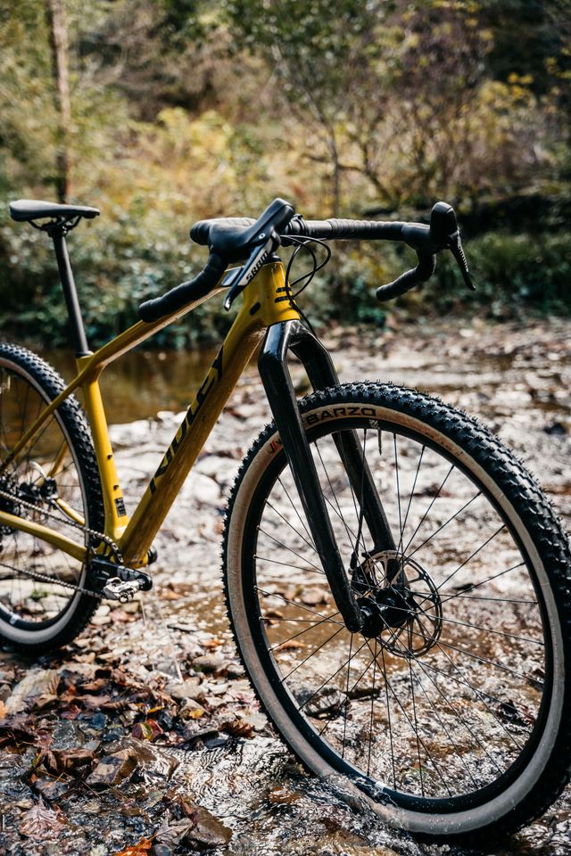 Very wide tire clearance